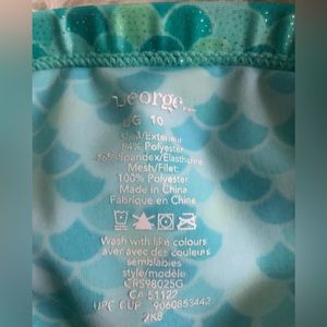 Kids coverup mermaid skirt. Fits approximately 9-12 yrs only worn once!